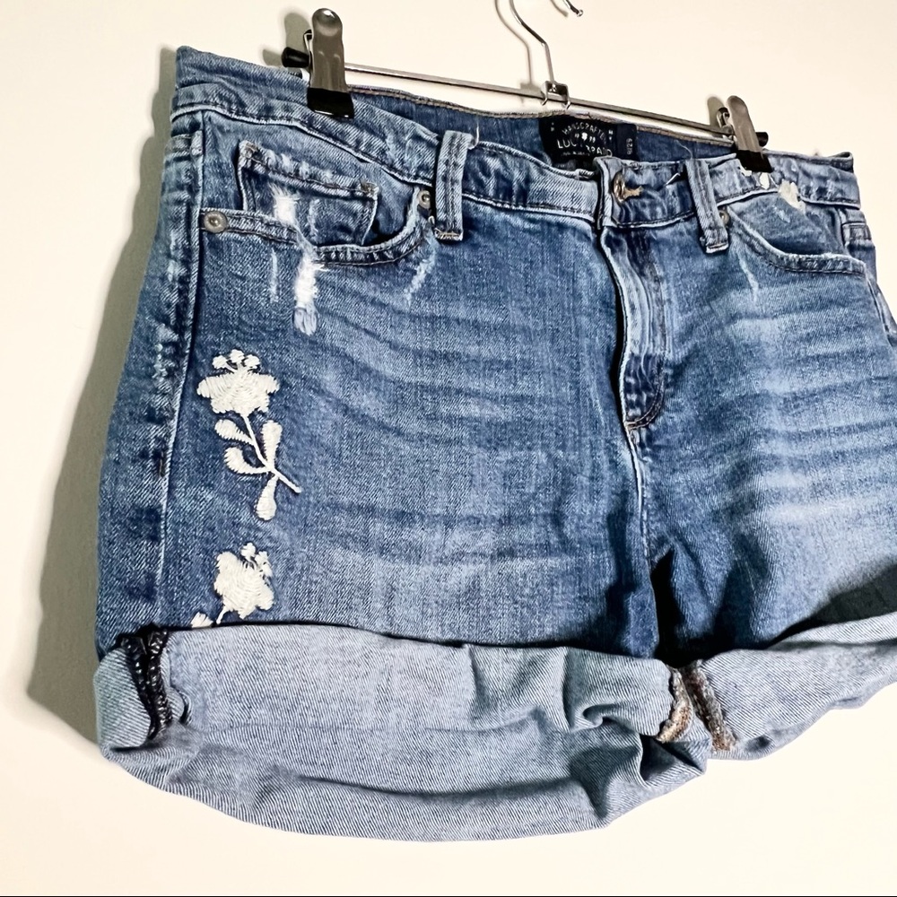 Lucky Brand Embroidered Blue Denim Jean Shorts - Picture 3 of 6
